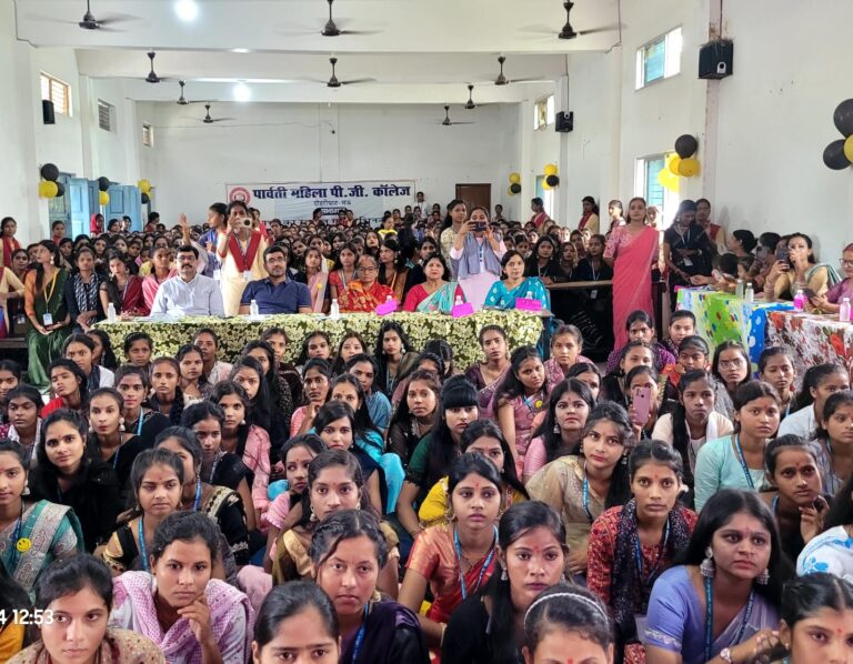 महिला डिग्री कॉलेज के सभागार में 14 सितम्बर दिन शनिवार को हिन्दी दिवस का आयोजन
