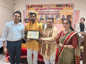 युवा क्रिकेटर सुंदरम दुबे को किया गया सम्मानित