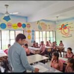बालिकाओं से संवाद, व्यवस्थाओं की पड़ताल; डीएम ने कस्तूरबा विद्यालय का किया औचक निरीक्षण