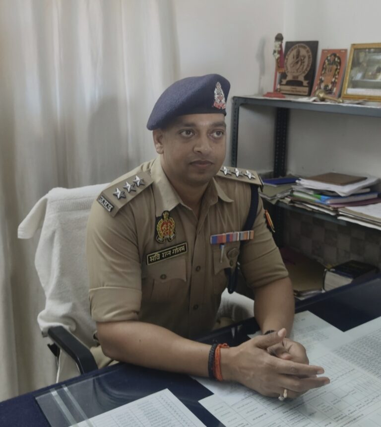 सीओ सवि रत्न गौतम ने जीआरपी थाने का किया त्रैमासिक निरीक्षण