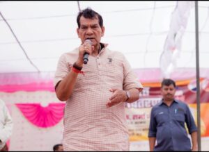बाढ़ में घिरे गांवों के बीच पहुंचे मंत्री ए.के. शर्मा, पीड़ितों के बीच बांटी राहत सामग्री