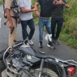 पुलिस की घेराबंदी देख इनामी ने झोंक दी गोली, जवाबी कार्यवाही  में पैर में लगी गोली