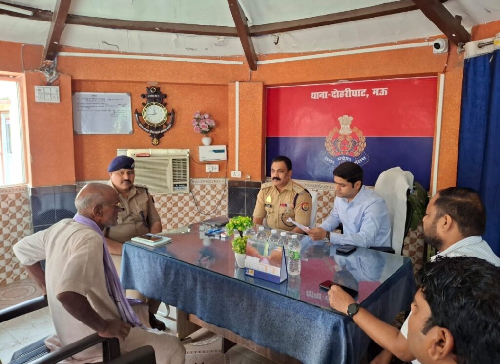 दोहरीघाट थाना समाधान दिवस में डीएम ने सुनी जनता की पीड़ा